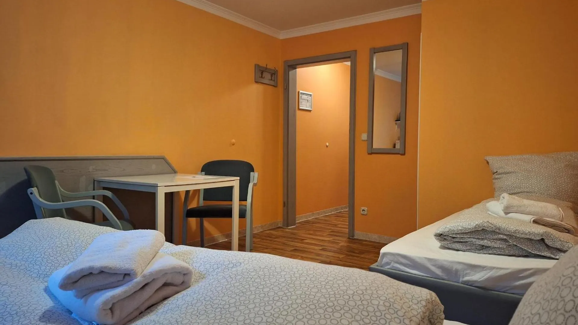 Low Budget Aubing Apartmenthostel Aub 162 Münih 0*,  Almanya