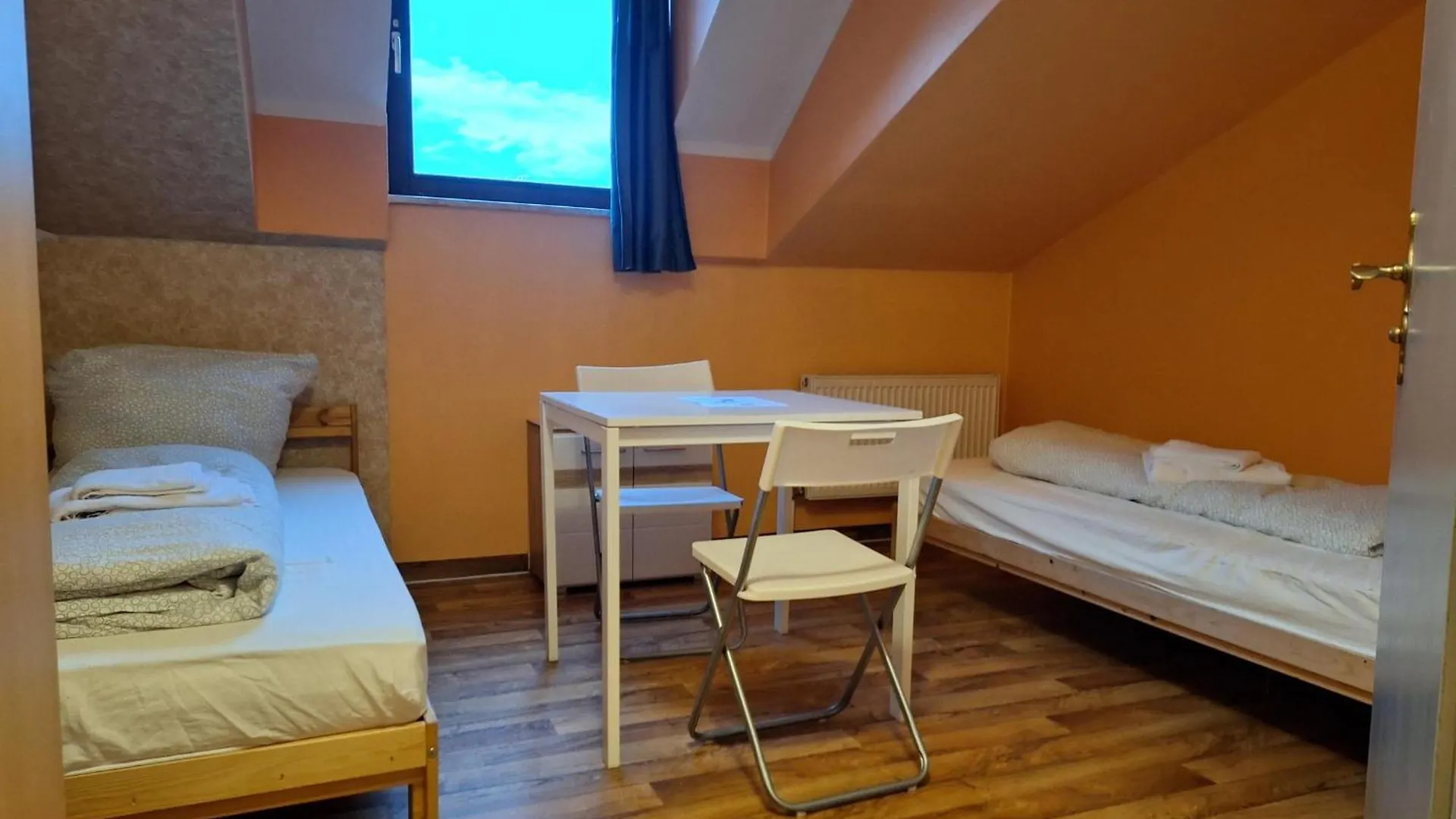 Low Budget Aubing Apartmenthostel Aub 162 Münih Hostel