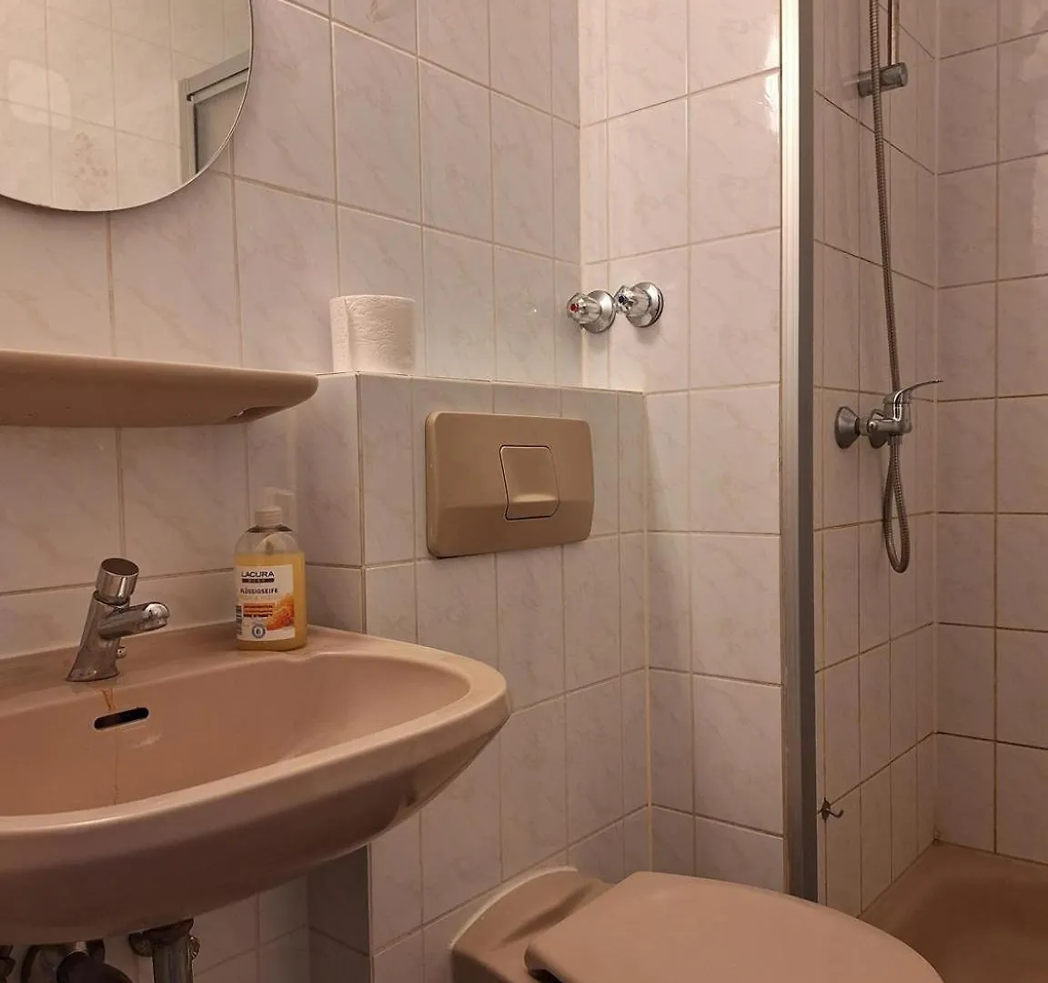 Hostel Low Budget Aubing Apartmenthostel Aub 162 Münih Almanya