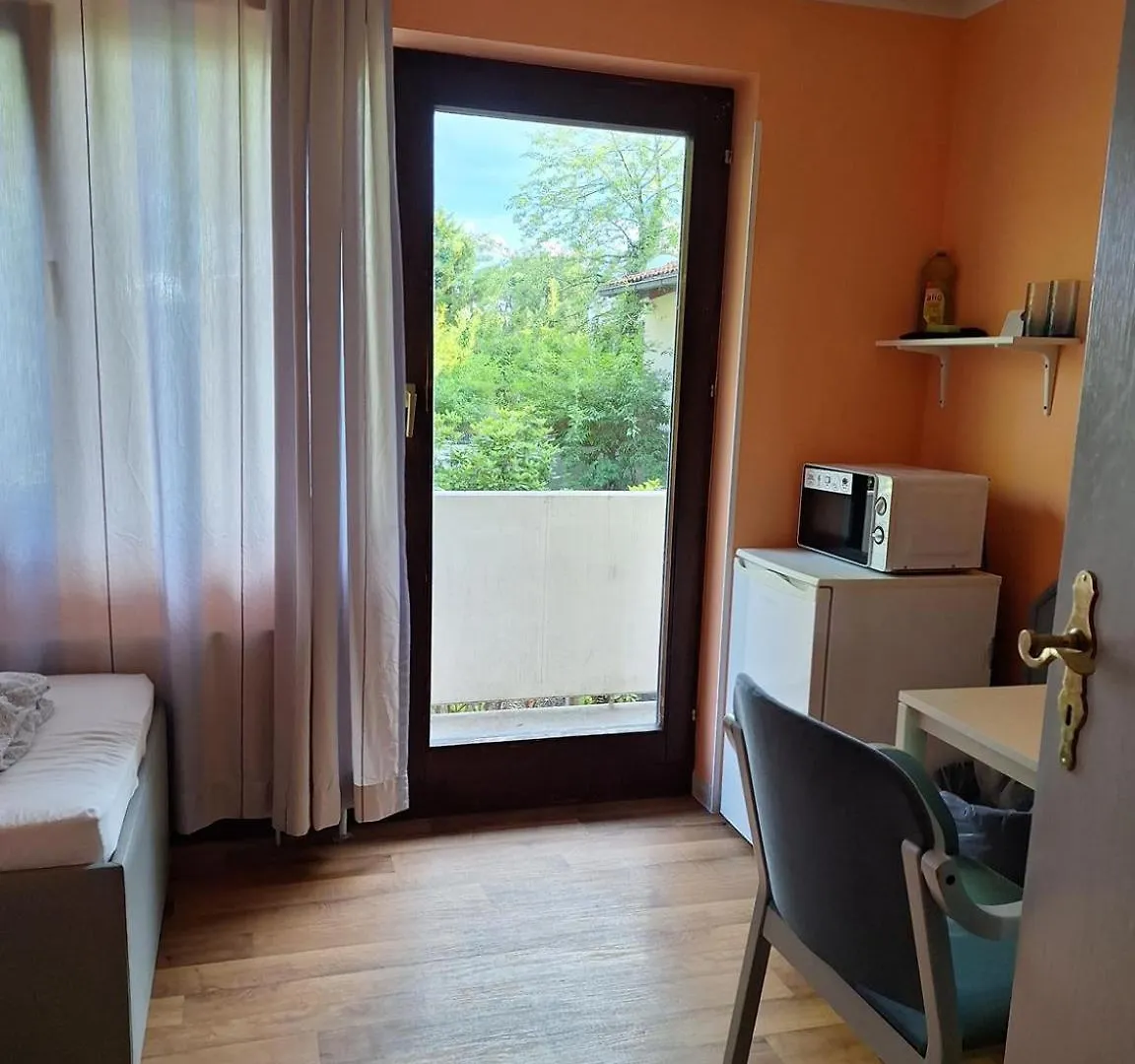 Low Budget Aubing Apartmenthostel Aub 162 Monaco di Baviera