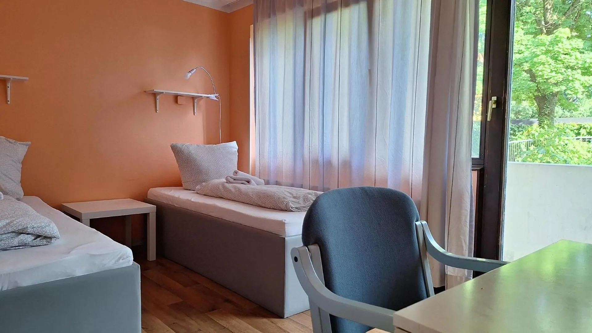 Low Budget Aubing Apartmenthostel Aub 162 Münih 0*,  Almanya